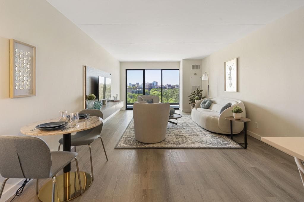 1 bedroom, 1 bathroom, 814 sq ft condominium for sale at 2460 Peachtree Road 301, Atlanta, GA 30305 — photo 8