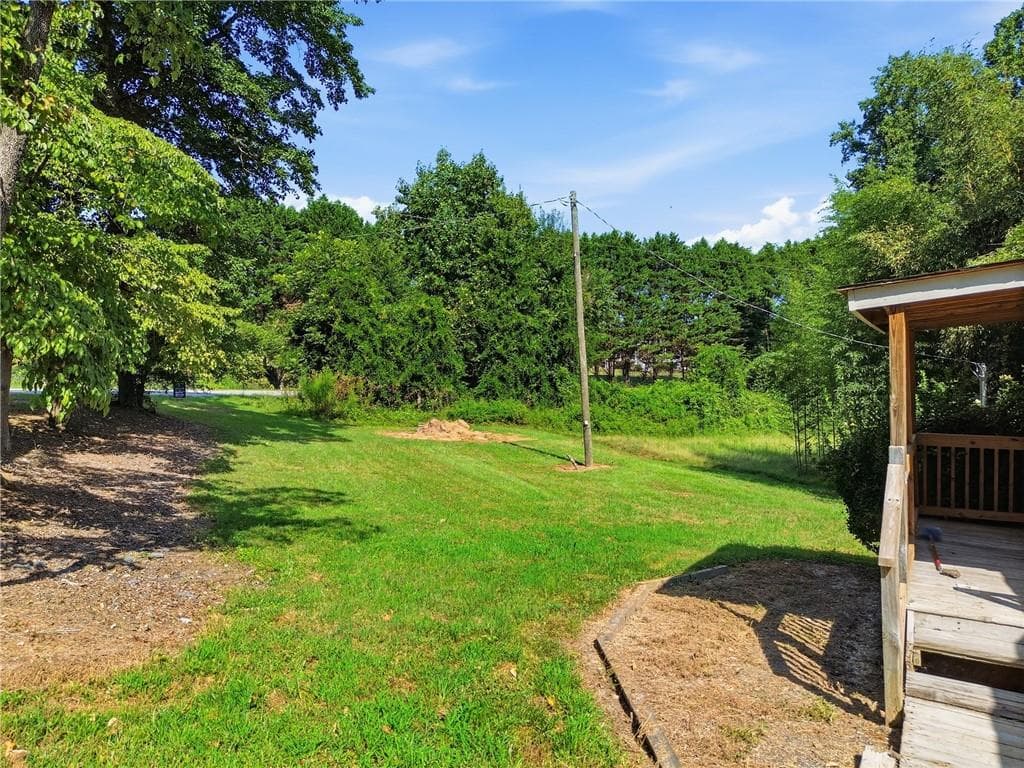2 bedroom, 2 bathroom, 900 sq ft single family residence under contract at 5425 Lawson Robinson Road, Gainesville, GA 30506 — photo 3