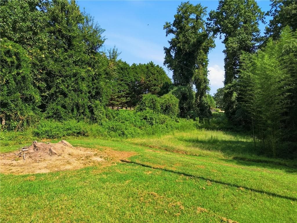 2 bedroom, 2 bathroom, 900 sq ft single family residence under contract at 5425 Lawson Robinson Road, Gainesville, GA 30506 — photo 4