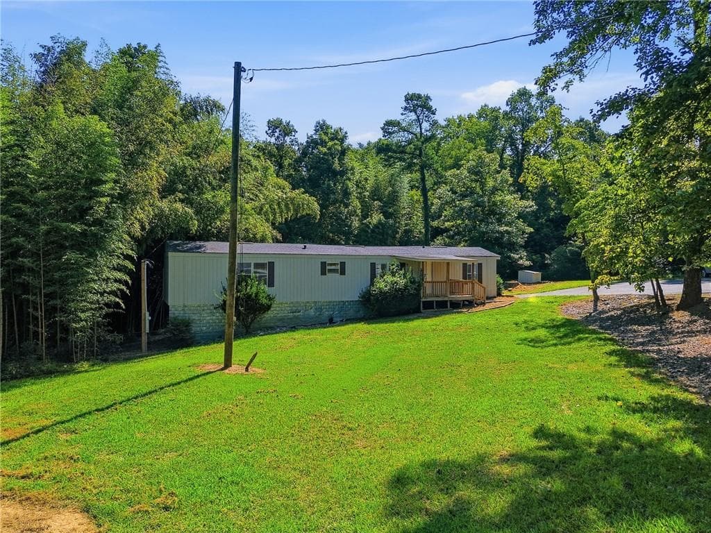 2 bedroom, 2 bathroom, 900 sq ft single family residence under contract at 5425 Lawson Robinson Road, Gainesville, GA 30506 — photo 5