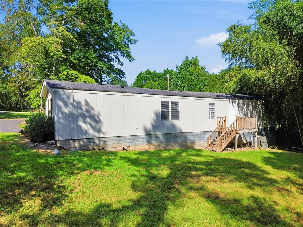 2 bedroom, 2 bathroom, 900 sq ft single family residence under contract at 5425 Lawson Robinson Road, Gainesville, GA 30506 — photo 6