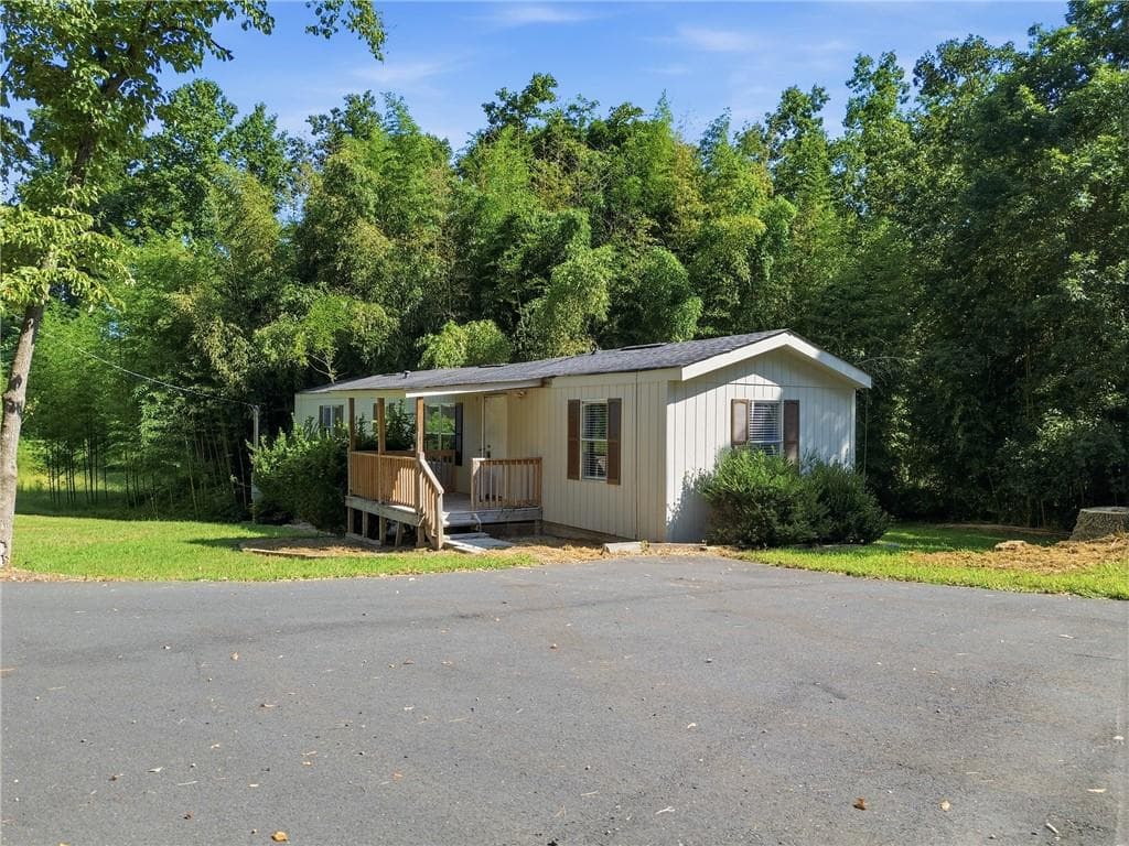 2 bedroom, 2 bathroom, 900 sq ft single family residence under contract at 5425 Lawson Robinson Road, Gainesville, GA 30506 — photo 7