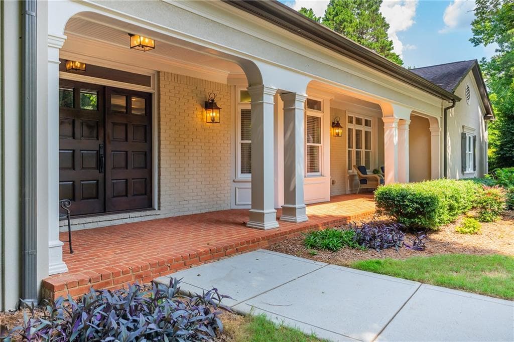 6 bedroom, 7 bathroom, 7,043 sq ft single family residence for sale at 1025 Stonegate Court, Roswell, GA 30075 — photo 2