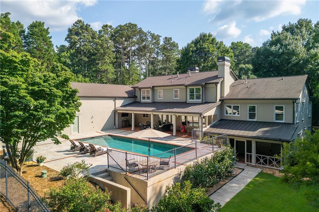 6 bedroom, 7 bathroom, 7,043 sq ft single family residence for sale at 1025 Stonegate Court, Roswell, GA 30075 — photo 3