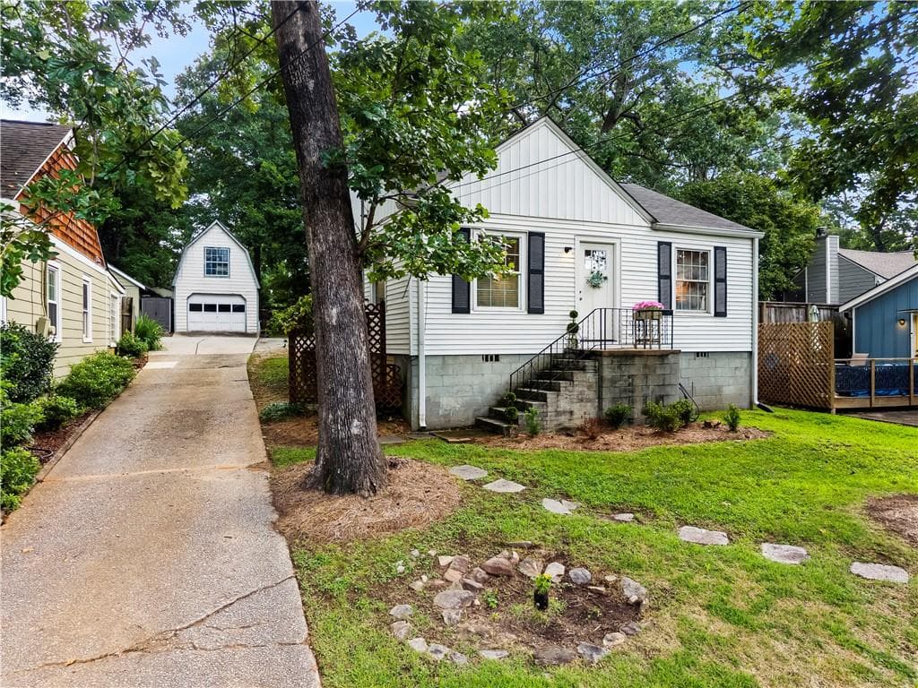 2 bedroom, 1 bathroom, 784 sq ft single family residence for sale at 1467 Hawthorne Avenue, Atlanta, GA 30309