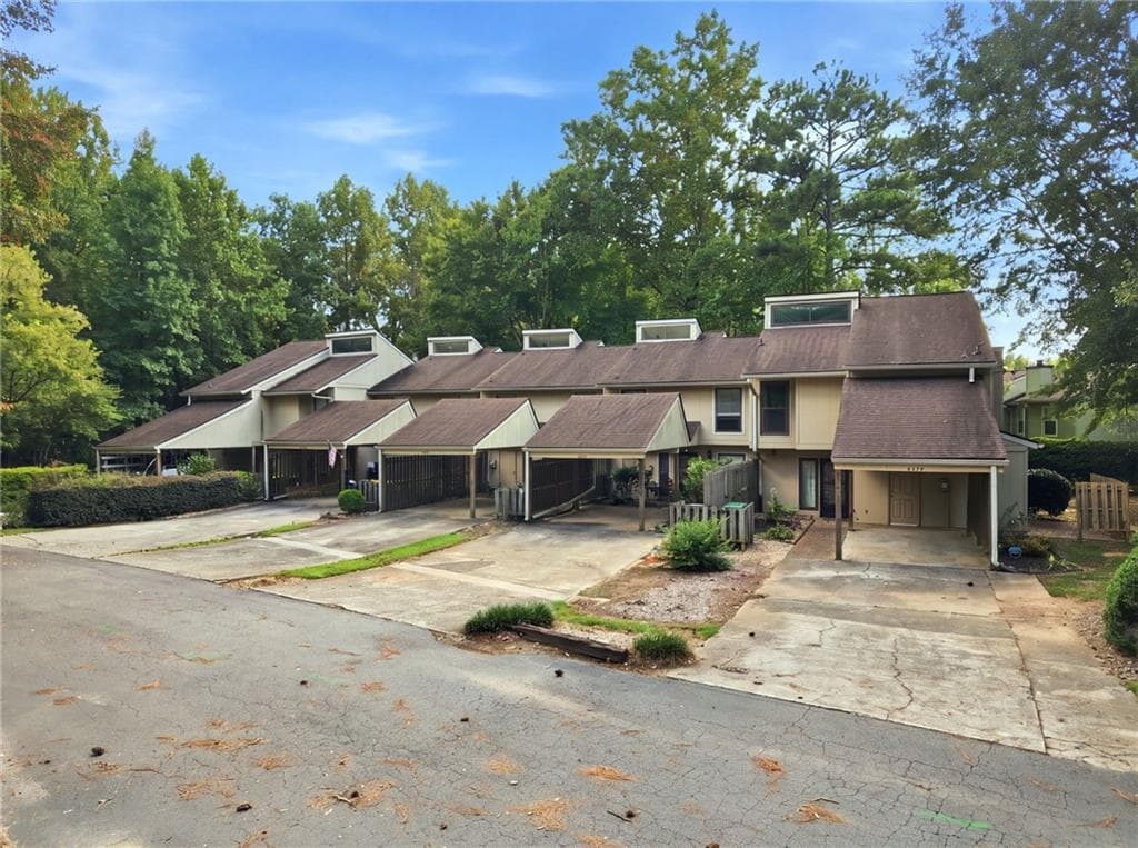4 bedroom, 3 bathroom, 1,902 sq ft condominium for sale at 6340 Brandywine Trail, Peachtree Corners, GA 30092 — photo 3