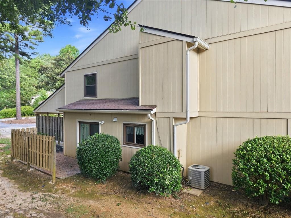 4 bedroom, 3 bathroom, 1,902 sq ft condominium for sale at 6340 Brandywine Trail, Peachtree Corners, GA 30092 — photo 5