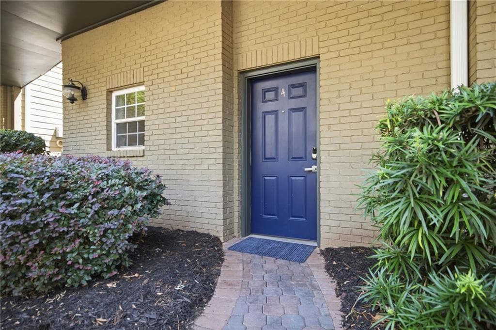 2 bedroom, 2 bathroom, 1,082 sq ft condominium for sale at 1635 Briarcliff Road 4, Atlanta, GA 30306 — photo 2