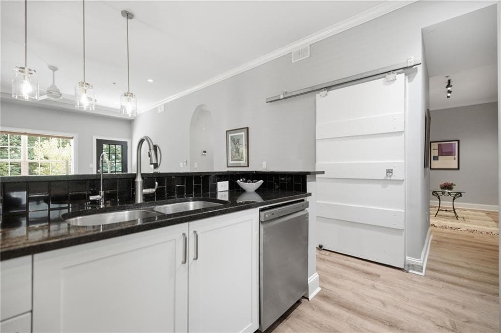 2 bedroom, 2 bathroom, 1,082 sq ft condominium for sale at 1635 Briarcliff Road 4, Atlanta, GA 30306 — photo 4
