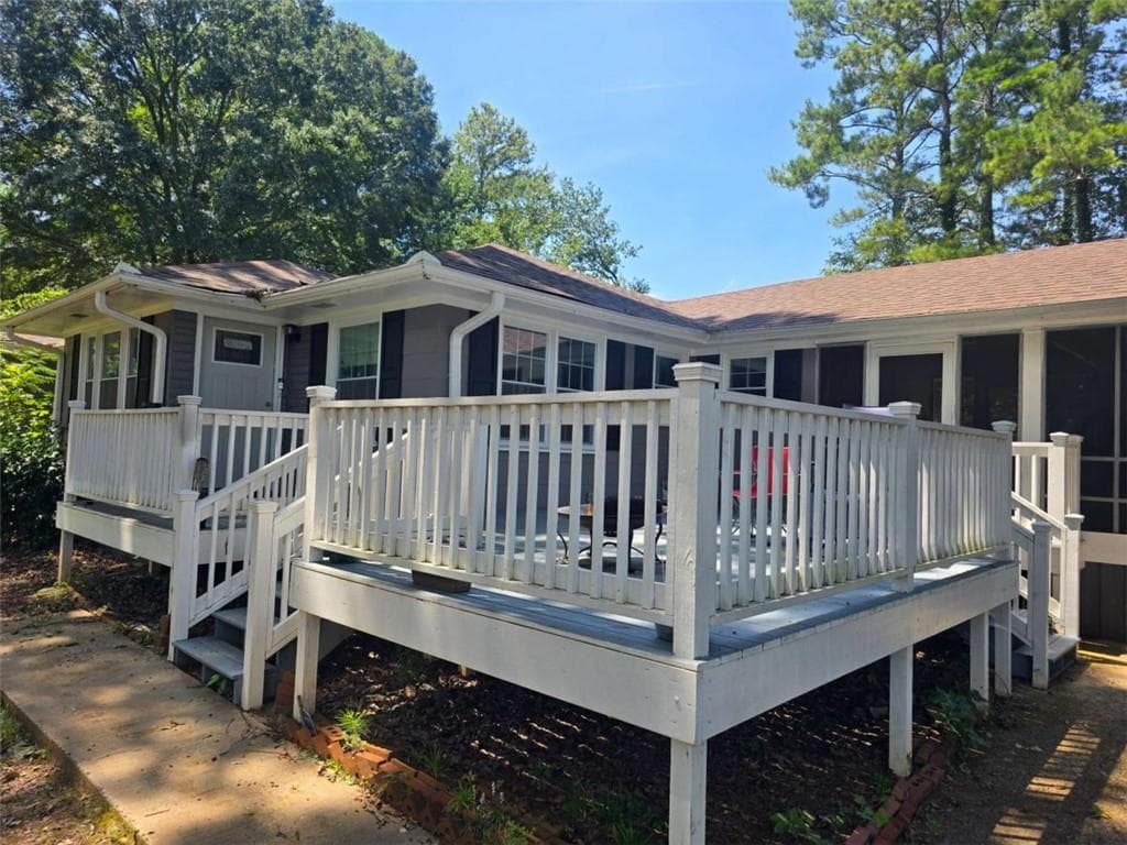 4 bedroom, 3 bathroom, 1,919 sq ft single family residence for sale at 7379 Dexter Drive, Riverdale, GA 30296 — photo 3