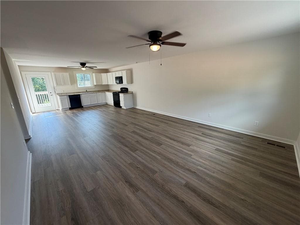 3 bedroom, 2 bathroom, 1,312 sq ft single family residence for sale at 204 Jim Grizzle Road, Royston, GA 30662 — photo 3