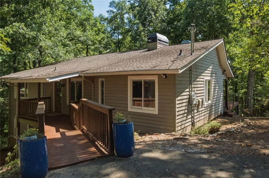 4 bedroom, 3 bathroom, 2,300 sq ft single family residence for sale at 7875 Robin Road, Cumming, GA 30041 — photo 2