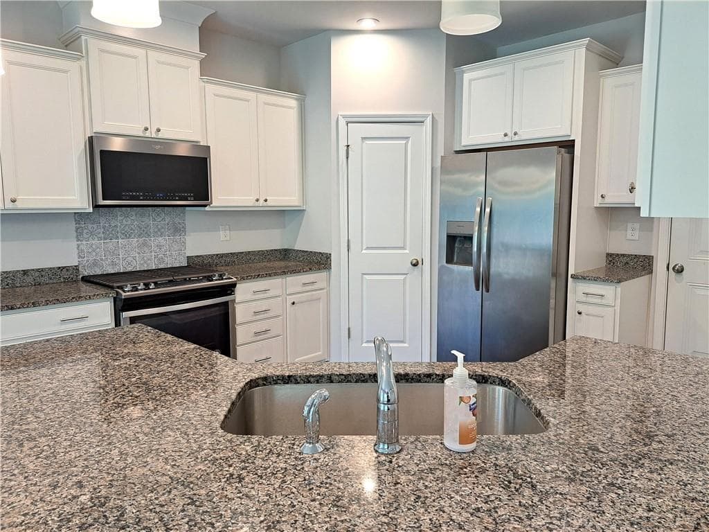 3 bedroom, 3 bathroom, 1,999 sq ft townhouse for rent at 2775 Port Bow Lane, Cumming, GA 30041 for $2,400 a month — photo 6