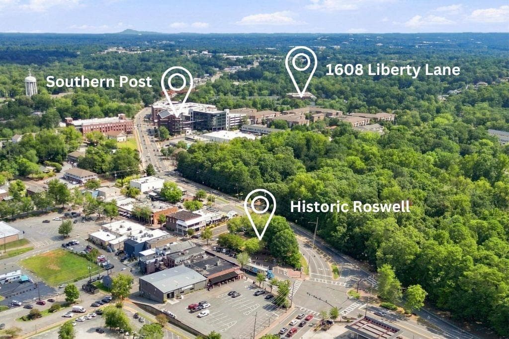 1 bedroom, 1 bathroom, 1,050 sq ft condominium for sale at 1608 Liberty Lane, Roswell, GA 30075 — photo 2