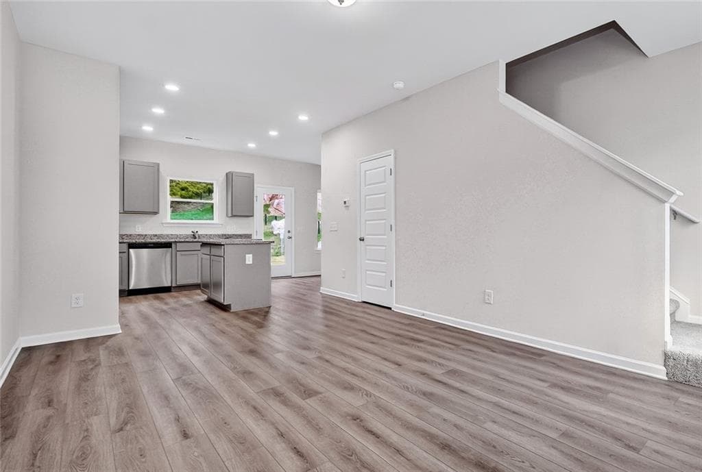 3 bedroom, 3 bathroom, 1,214 sq ft single family residence for sale at 211 Rory Drive, Calhoun, GA 30701 — photo 3