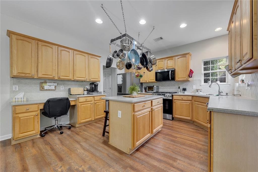 4 bedroom, 3 bathroom, 2,319 sq ft single family residence for sale at 419 Highlands Loop, Woodstock, GA 30188 — photo 5
