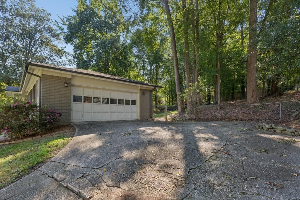 3 bedroom, 2 bathroom, 1,581 sq ft single family residence for sale at 3195 Ann Road, Smyrna, GA 30080 — photo 3