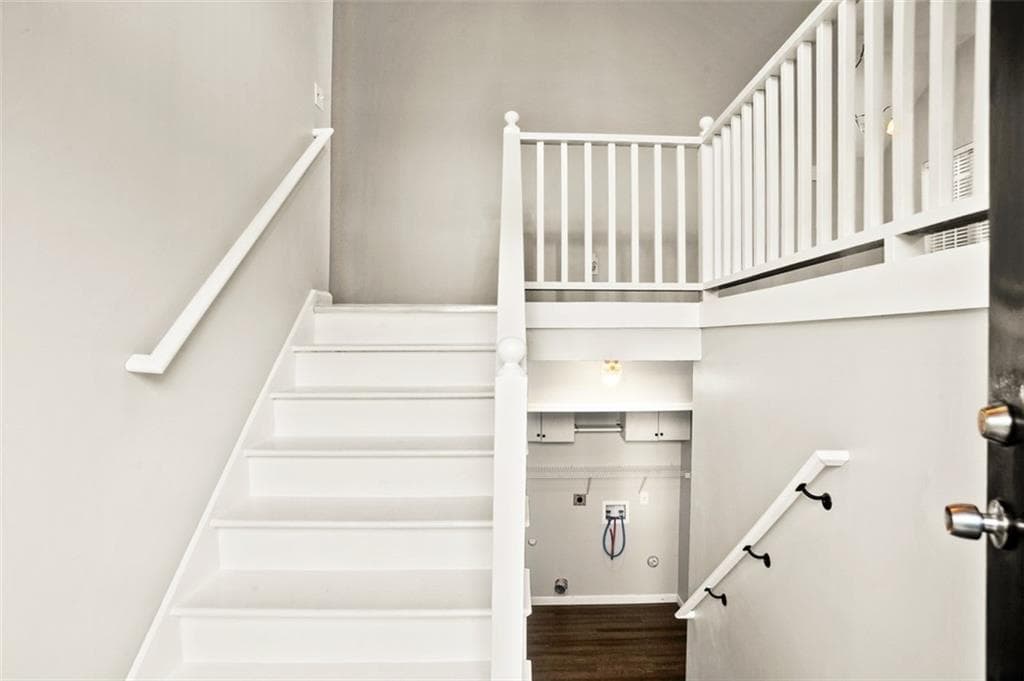 5 bedroom, 3 bathroom, 3,396 sq ft single family residence for sale at 304 Ridge Hill Circle, Canton, GA 30115 — photo 5