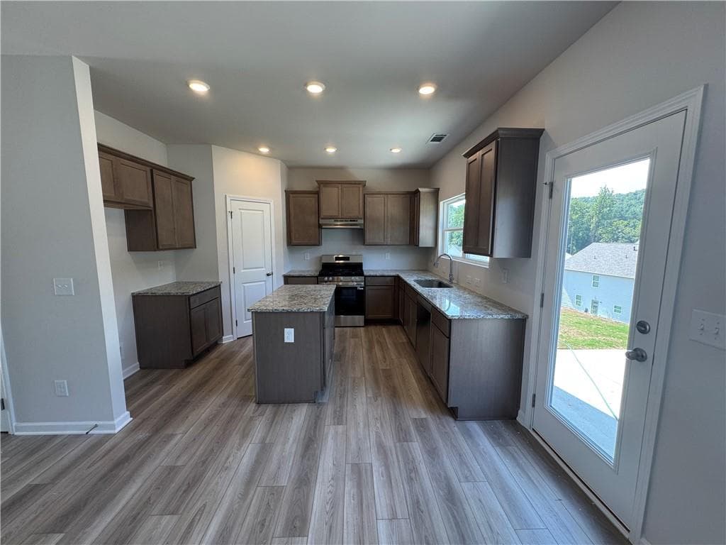 4 bedroom, 3 bathroom, 1,714 sq ft single family residence for sale at 337 Bloomfield Circle, Canton, GA 30114 — photo 4