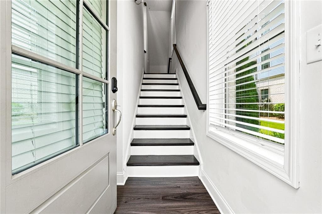 4 bedroom, 4 bathroom, 2,530 sq ft townhouse for sale at 6146 Eves Way, Norcross, GA 30071 — photo 8