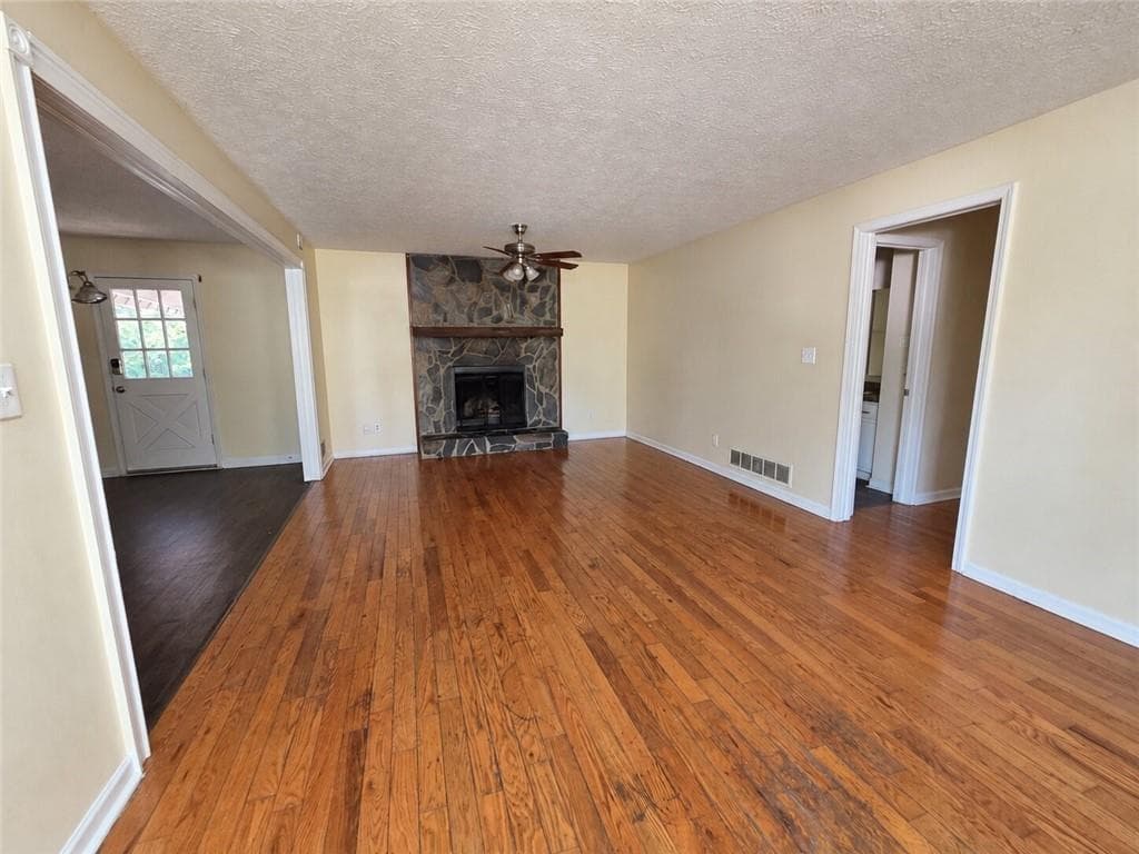 4 bedroom, 3 bathroom, 1,605 sq ft single family residence for sale at 30 Smoke Rise Court, Stockbridge, GA 30281 — photo 2