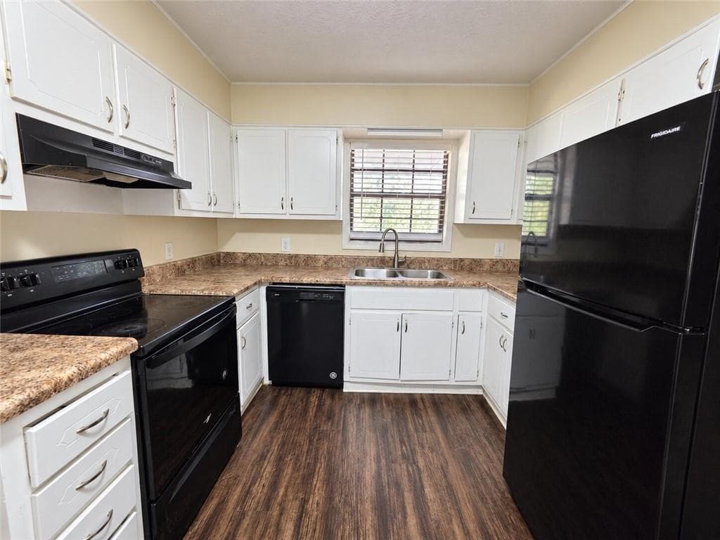 4 bedroom, 3 bathroom, 1,605 sq ft single family residence for sale at 30 Smoke Rise Court, Stockbridge, GA 30281 — photo 6