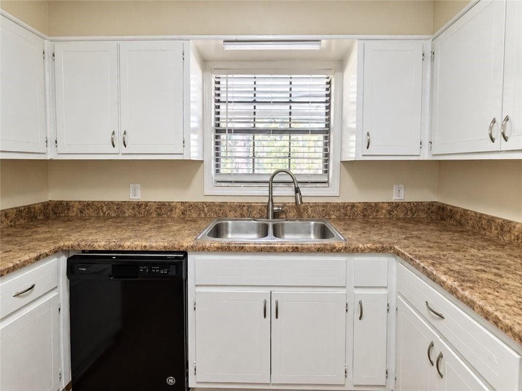 4 bedroom, 3 bathroom, 1,605 sq ft single family residence for sale at 30 Smoke Rise Court, Stockbridge, GA 30281 — photo 8