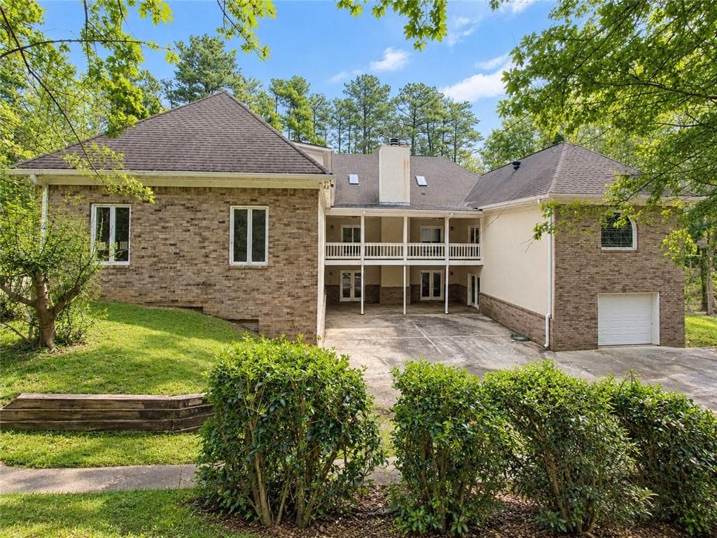 7 bedroom, 5 bathroom, 5,813 sq ft single family residence for sale at 10060 Buice Road, Alpharetta, GA 30022 — photo 6