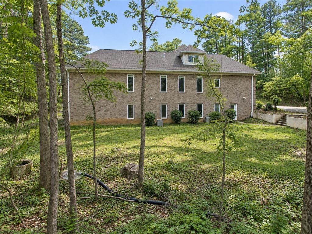 7 bedroom, 5 bathroom, 5,813 sq ft single family residence for sale at 10060 Buice Road, Alpharetta, GA 30022 — photo 7