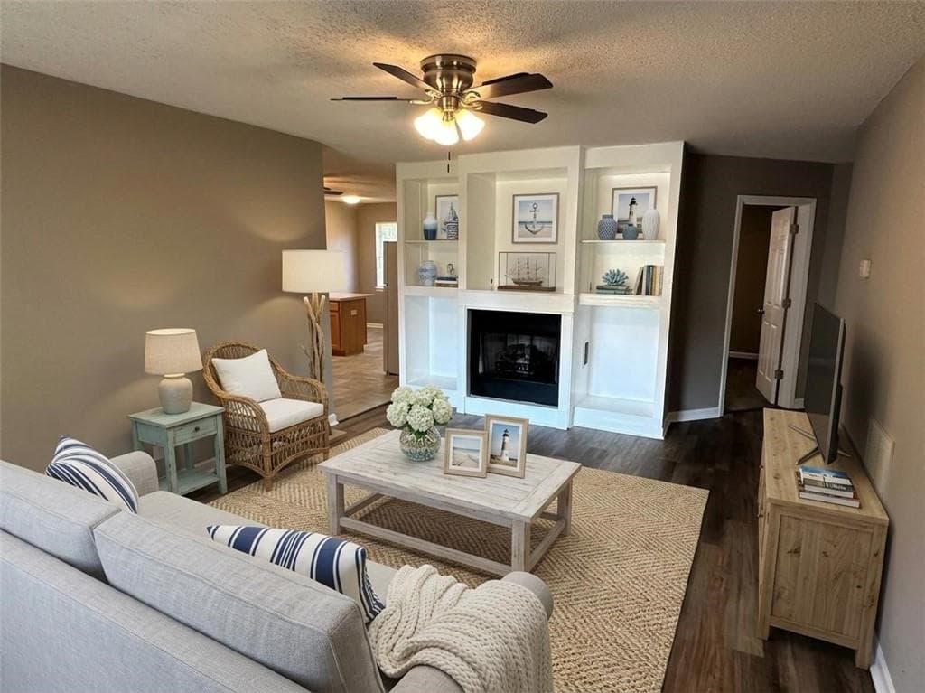 3 bedroom, 2 bathroom, 1,112 sq ft single family residence under contract at 879 Buck Boulevard, Calhoun, GA 30701 — photo 2