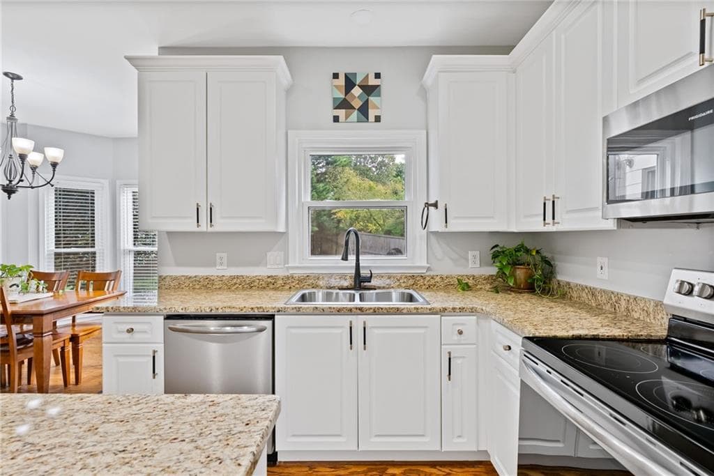 4 bedroom, 3 bathroom, 2,825 sq ft single family residence for sale at 210 Bristolstone Court, Alpharetta, GA 30005 — photo 10