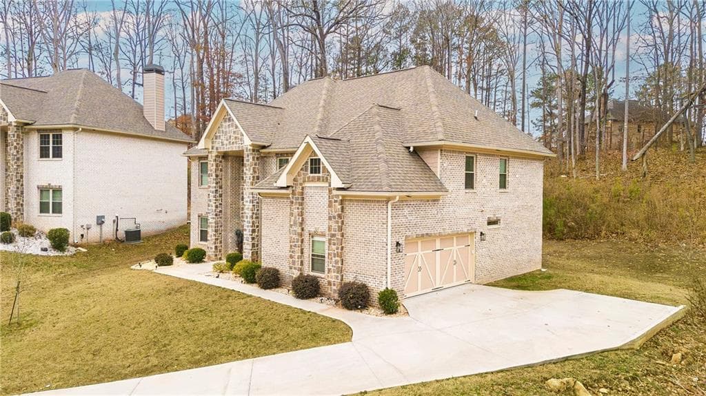 5 bedroom, 4 bathroom, 3,536 sq ft single family residence for sale at 5659 Eternal Drive, Atlanta, GA 30349 — photo 2