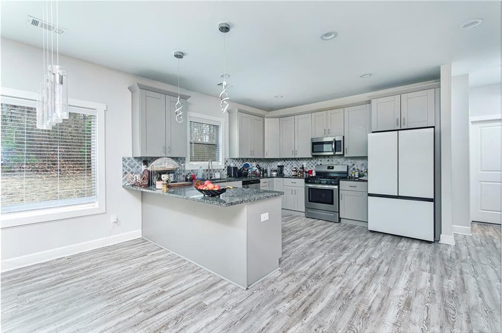 5 bedroom, 4 bathroom, 3,536 sq ft single family residence for sale at 5659 Eternal Drive, Atlanta, GA 30349 — photo 5