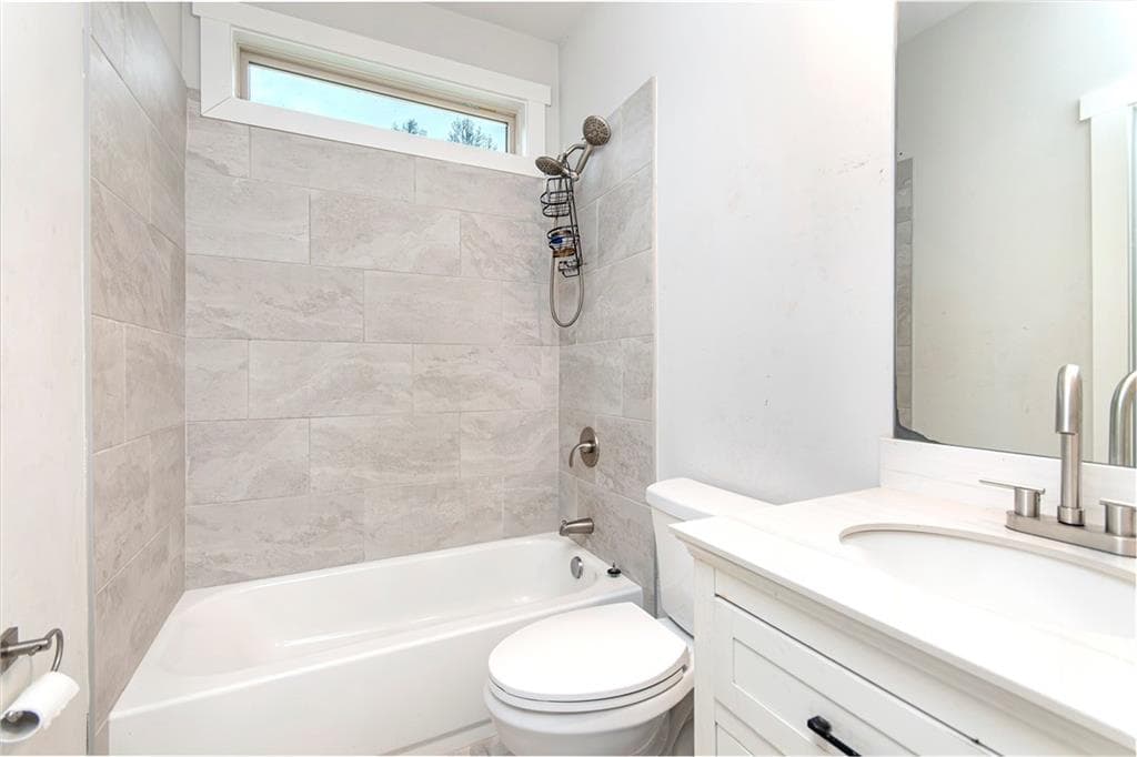 5 bedroom, 4 bathroom, 3,536 sq ft single family residence for sale at 5659 Eternal Drive, Atlanta, GA 30349 — photo 10