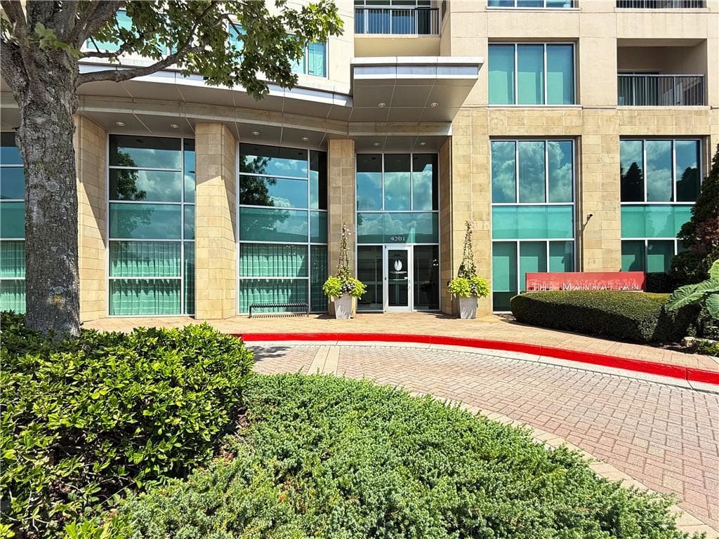 2 bedroom, 2 bathroom, 1,236 sq ft condominium for sale at 4561 Olde Perimeter Way 1909, Atlanta, GA 30346