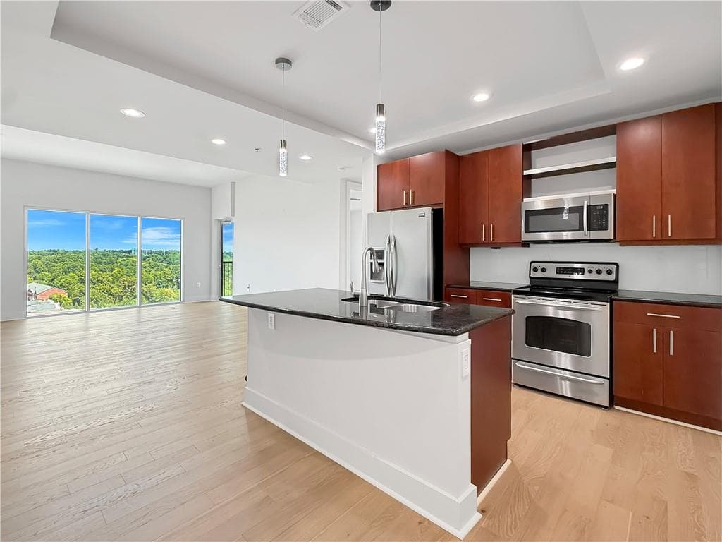2 bedroom, 2 bathroom, 1,236 sq ft condominium for sale at 4561 Olde Perimeter Way 1909, Atlanta, GA 30346 — photo 5