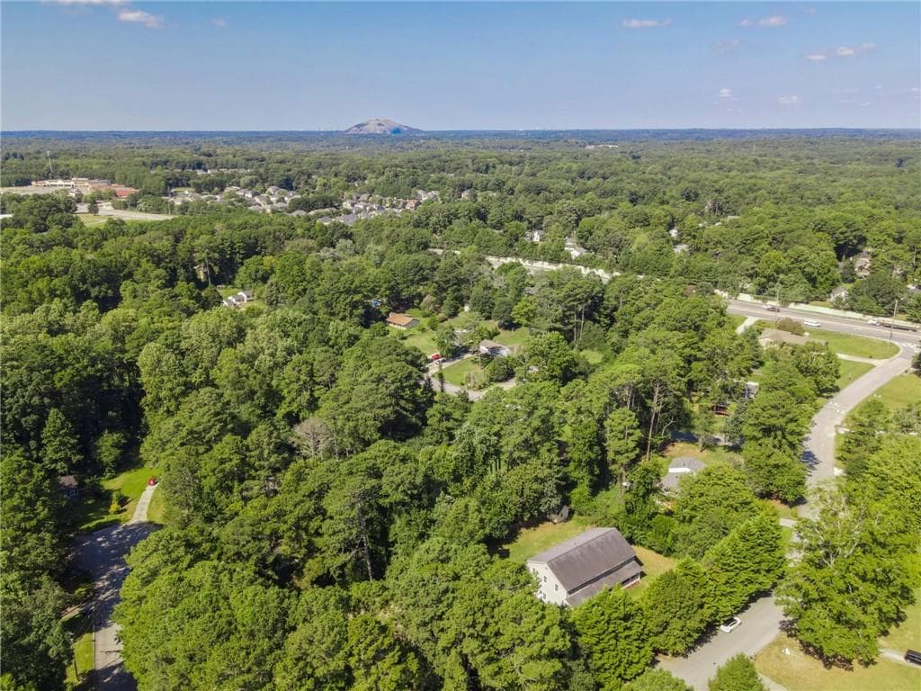 5 bedroom, 3 bathroom, 3,840 sq ft single family residence for sale at 3205 Newcastle Way, Snellville, GA 30039 — photo 5