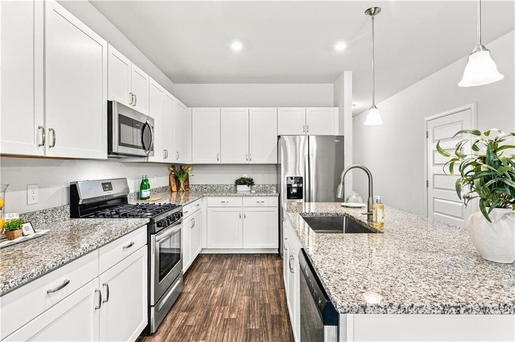 3 bedroom, 2 bathroom, 1,501 sq ft single family residence under contract at 7 Crossroad Circle, Jasper, GA 30143 — photo 9