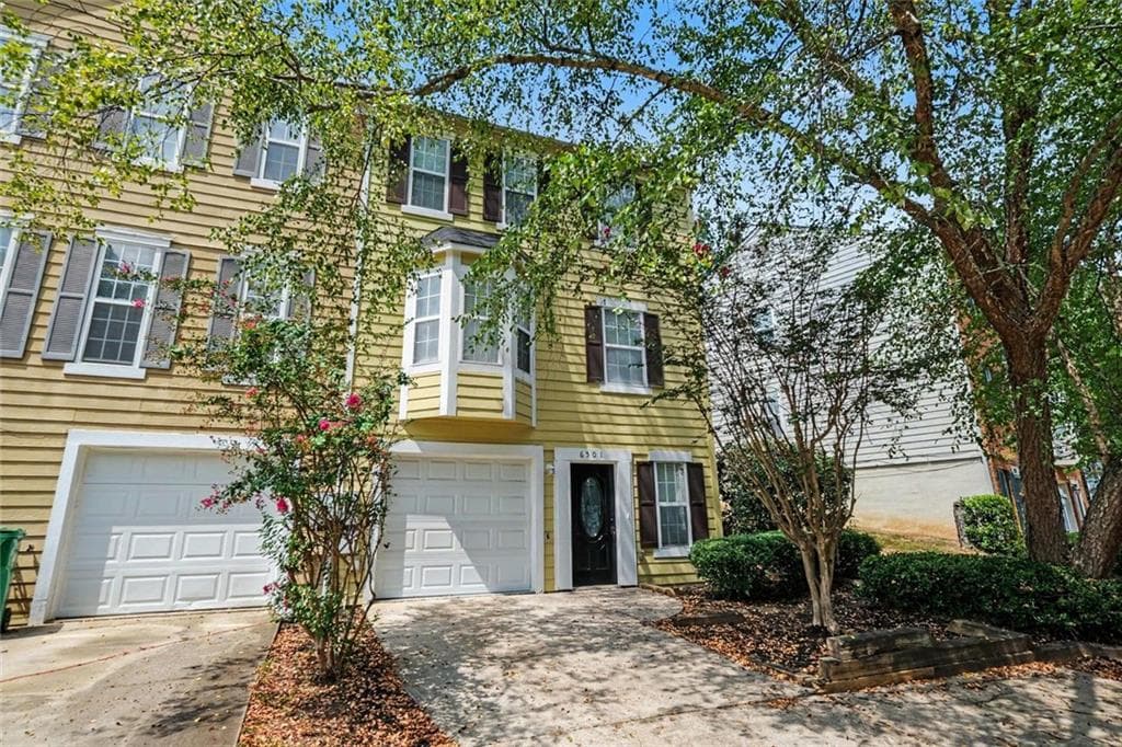 3 bedroom, 3 bathroom, 1,420 sq ft townhouse under contract at 6501 Charter Way, Lithonia, GA 30058 — photo 2