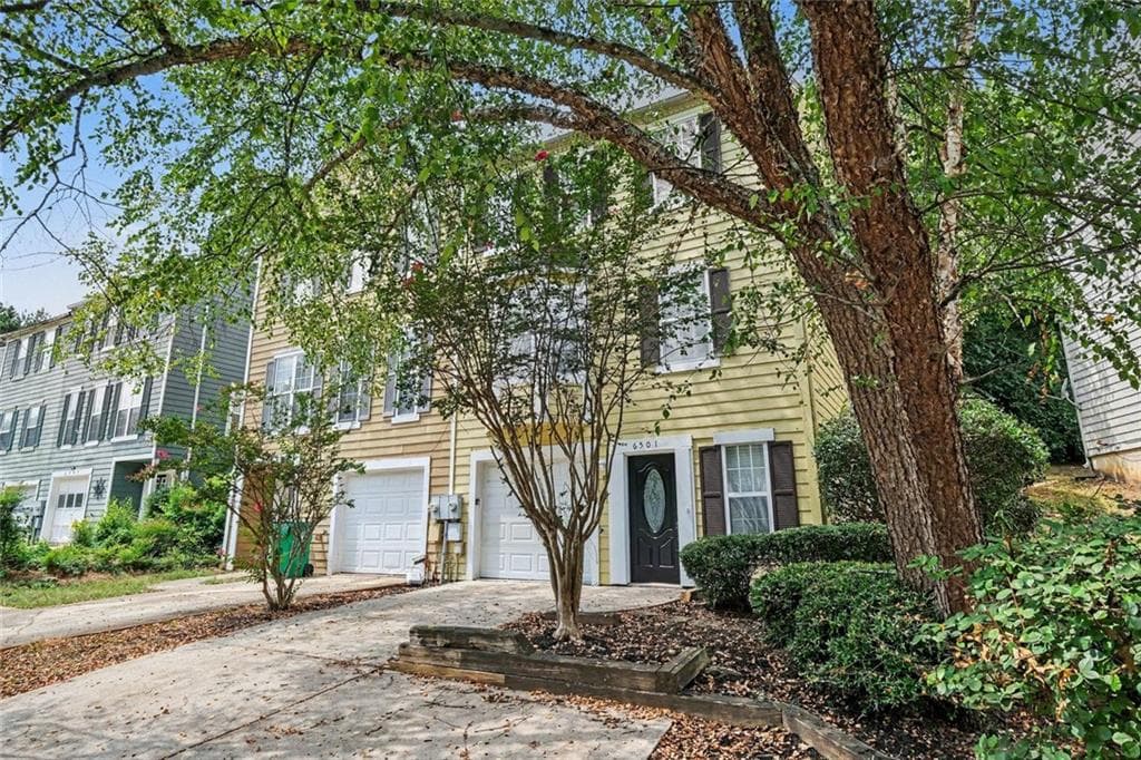 3 bedroom, 3 bathroom, 1,420 sq ft townhouse under contract at 6501 Charter Way, Lithonia, GA 30058 — photo 3