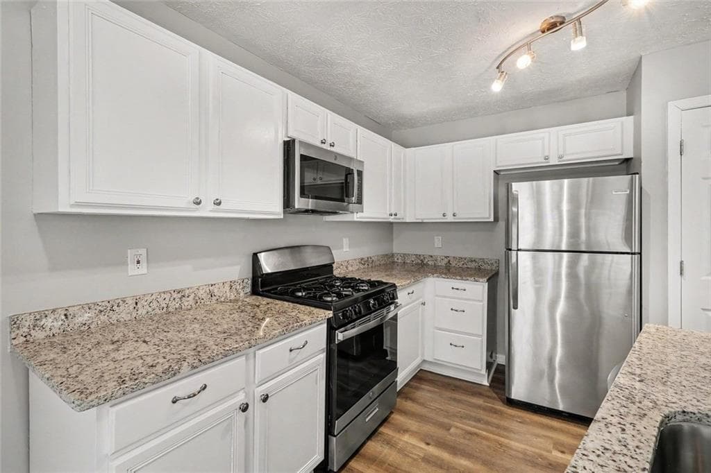 3 bedroom, 3 bathroom, 1,420 sq ft townhouse under contract at 6501 Charter Way, Lithonia, GA 30058 — photo 7