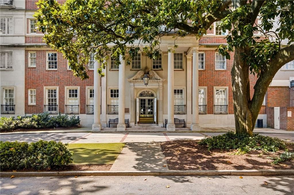5 bedroom, 4 bathroom, 4,412 sq ft condominium for sale at 30 Fifth Street 301, Atlanta, GA 30308 — photo 2