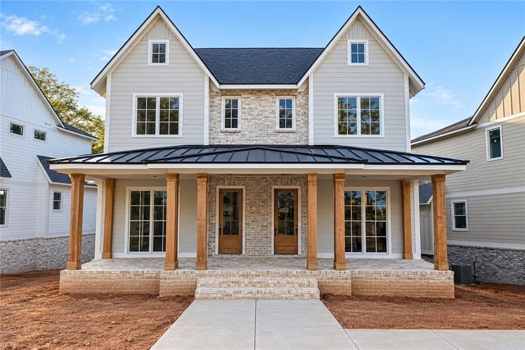 3 bedroom, 4 bathroom, 2,118 sq ft townhouse for sale at 1049 Riverside Drive, Gainesville, GA 30501