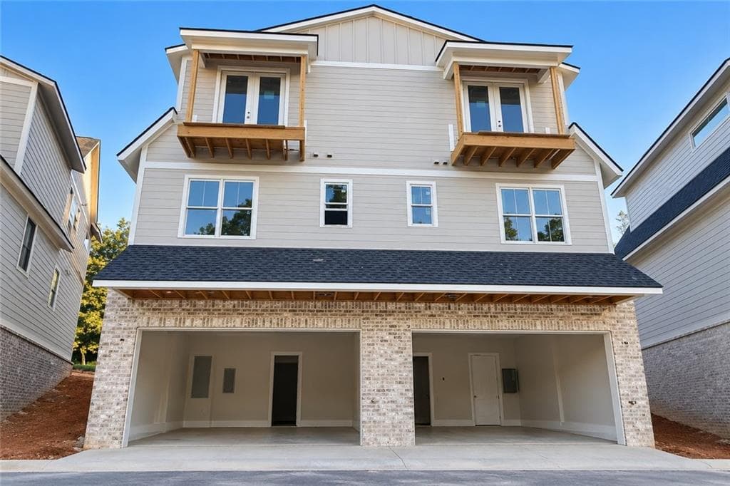 3 bedroom, 4 bathroom, 2,118 sq ft townhouse for sale at 1049 Riverside Drive, Gainesville, GA 30501 — photo 2
