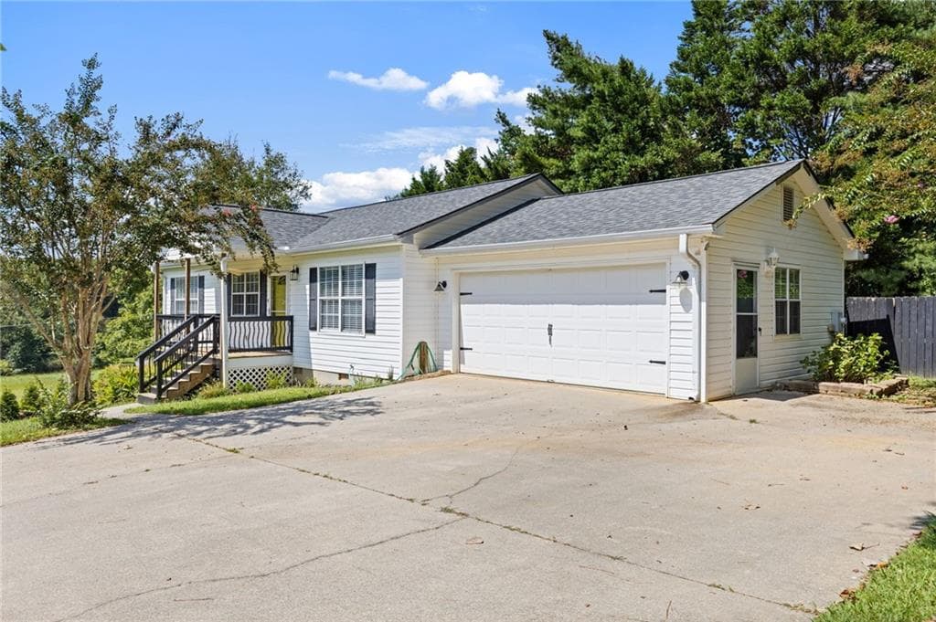 4 bedroom, 3 bathroom, 1,825 sq ft single family residence for sale at 43 Dawson Trace, Dawsonville, GA 30534 — photo 3