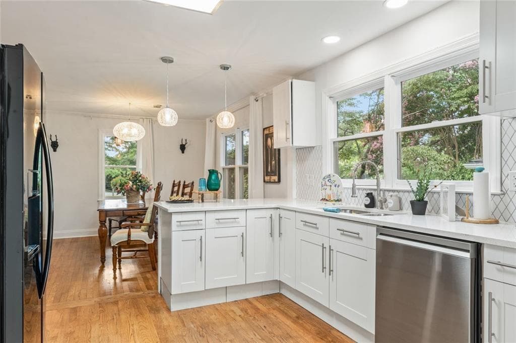 3 bedroom, 2 bathroom, 1,250 sq ft single family residence for sale at 1730 Bridgeport Drive, Atlanta, GA 30329 — photo 5