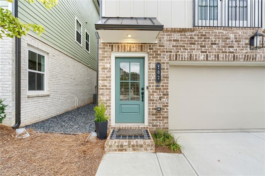 4 bedroom, 4 bathroom, 2,025 sq ft single family residence for rent at 102 Pinecone Parkway, Alpharetta, GA 30022 for $4,250 a month — photo 2