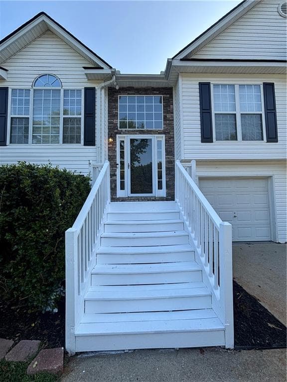 5 bedroom, 3 bathroom, 2,306 sq ft single family residence under contract at 185 Bramlett Way, Powder Springs, GA 30127 — photo 2