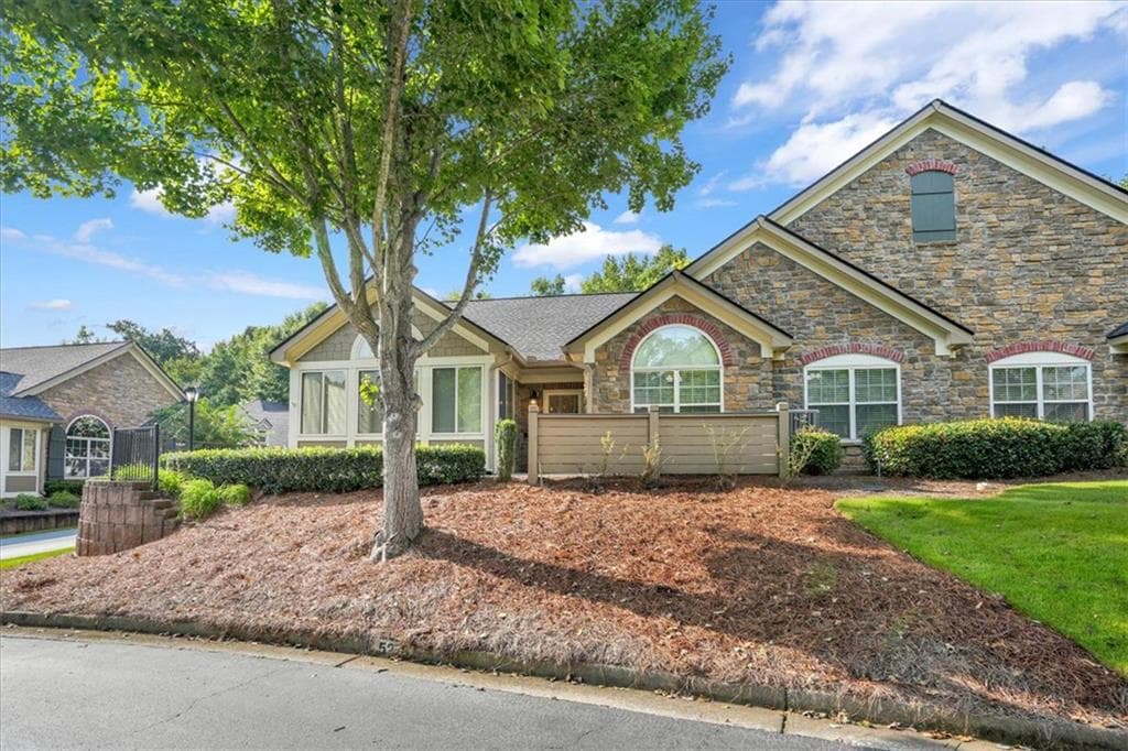 2 bedroom, 2 bathroom, 1,712 sq ft condominium under contract at 5278 Stone Village Circle 8, Kennesaw, GA 30152