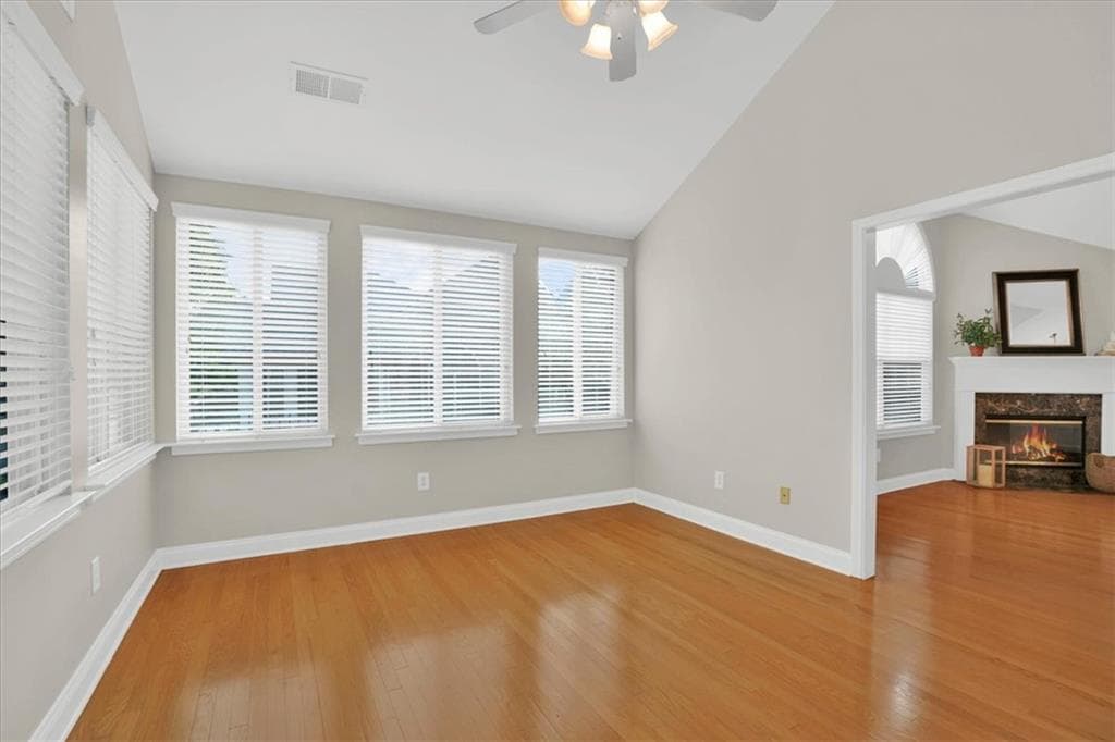 2 bedroom, 2 bathroom, 1,712 sq ft condominium under contract at 5278 Stone Village Circle 8, Kennesaw, GA 30152 — photo 8